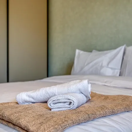 Modern 1bedroom St Julians Sleeps 4 *