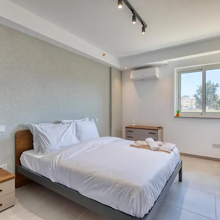 Apartment Modern 1bedroom St Julians Sleeps 4 *